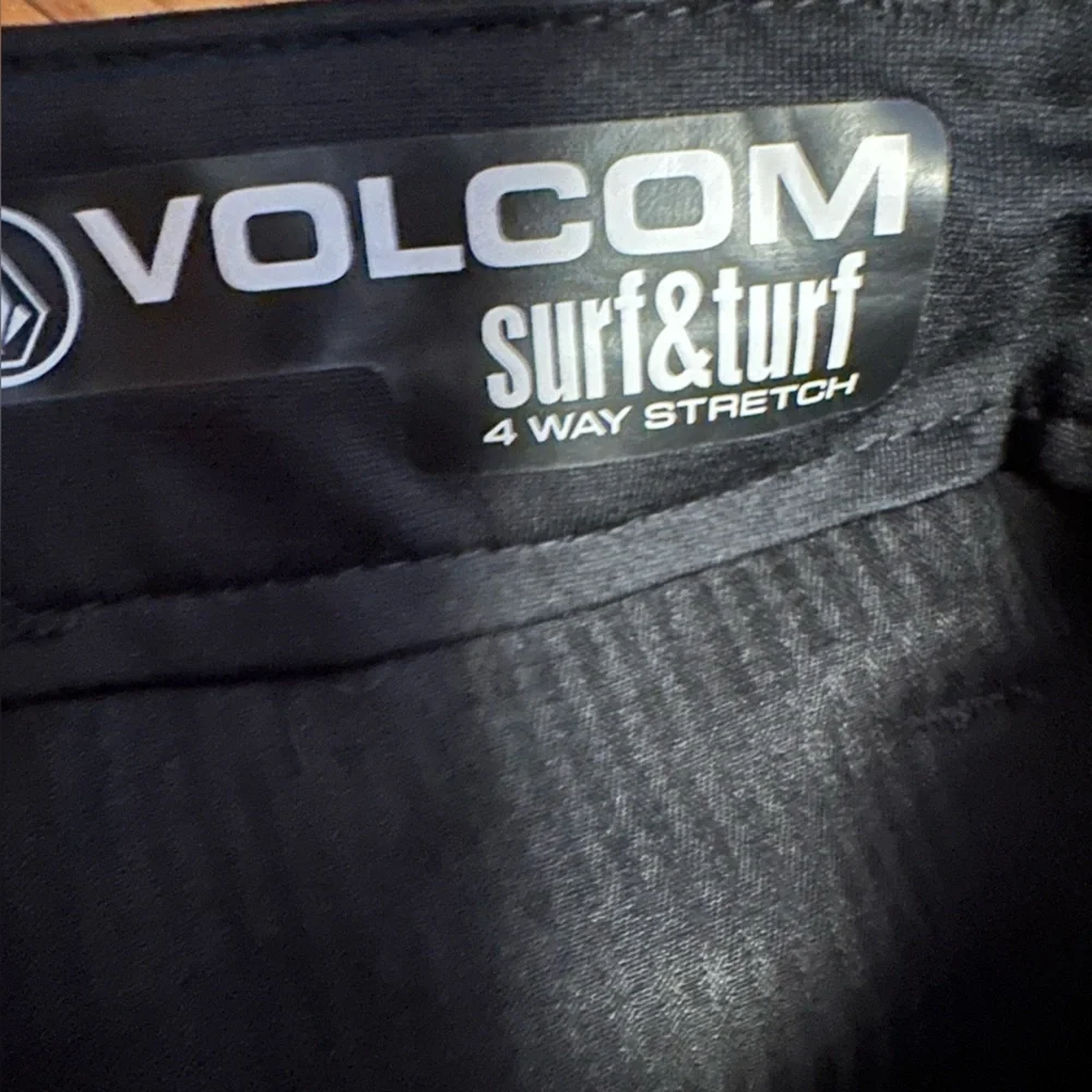 Volcom black utility
